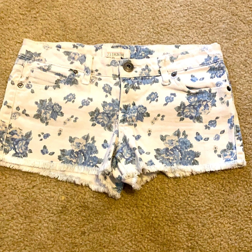 Floral Jean Shorts - Sz 25